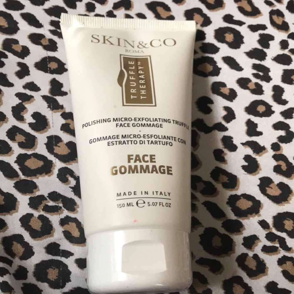 Exfoliating face cleanser